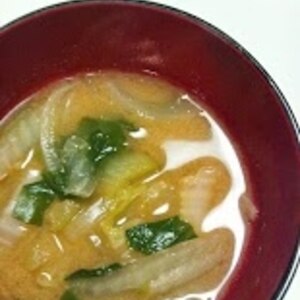 チンゲン菜・大根・白菜の味噌汁